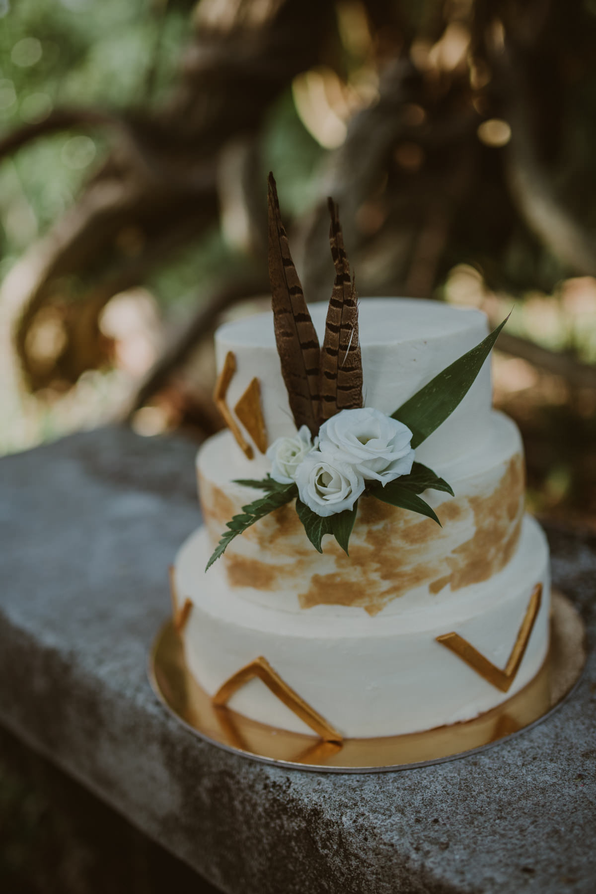 Vintage boho chic wedding in abandoned neoislamic villa Rafut