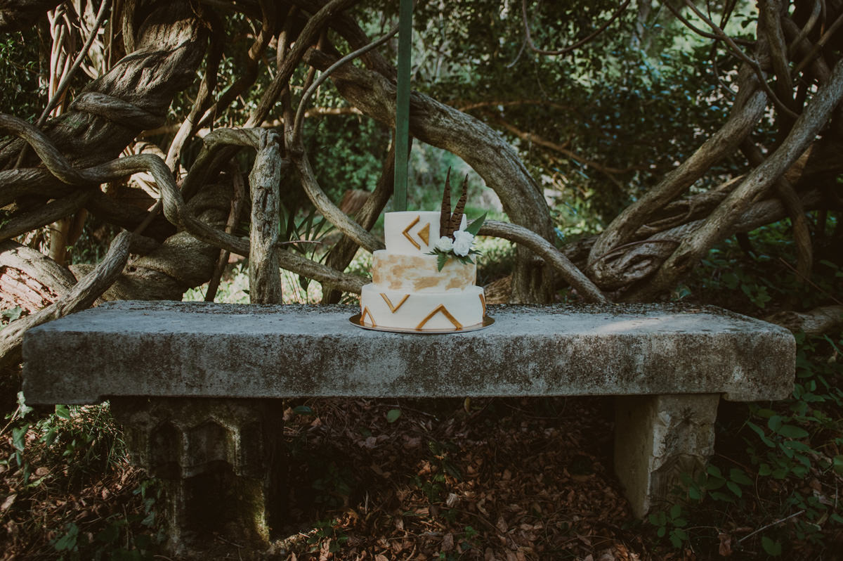 Vintage boho chic wedding in abandoned neoislamic villa Rafut