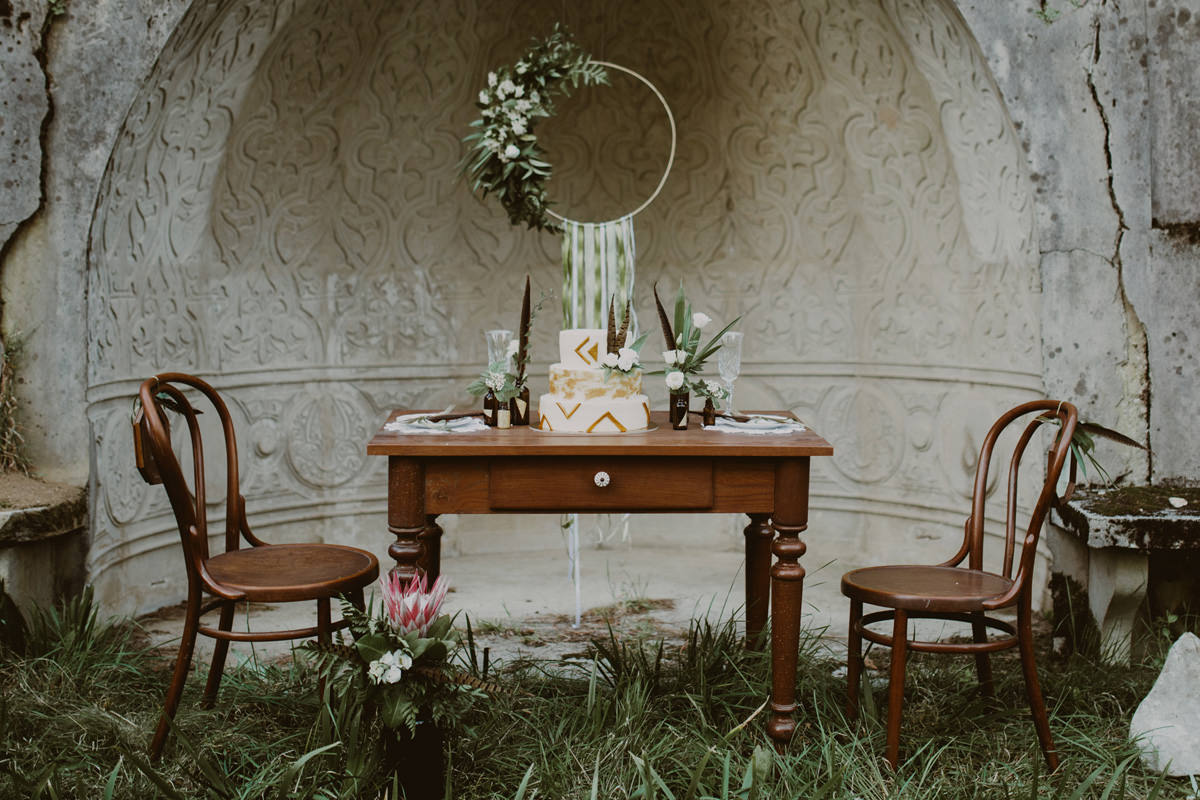 Vintage boho chic wedding in abandoned neoislamic villa Rafut