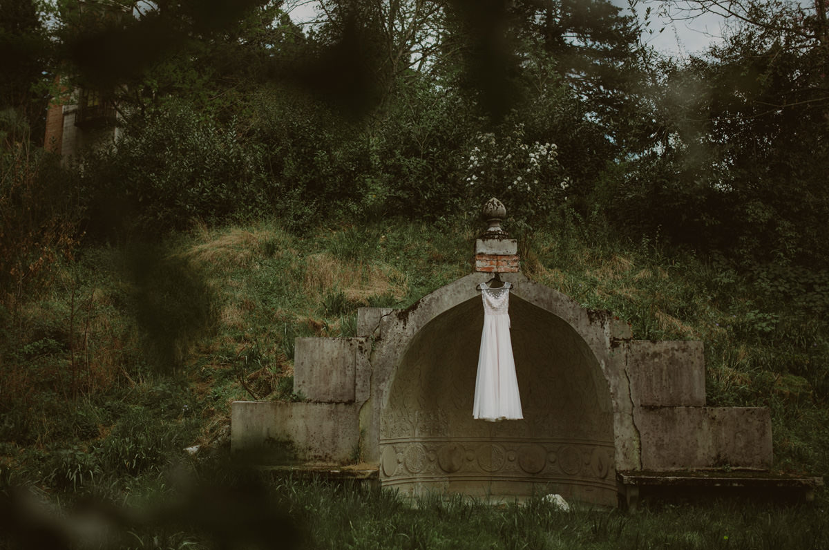 Vintage boho chic wedding in abandoned neoislamic villa Rafut
